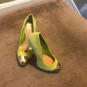 Green Suede pumps with gold tips